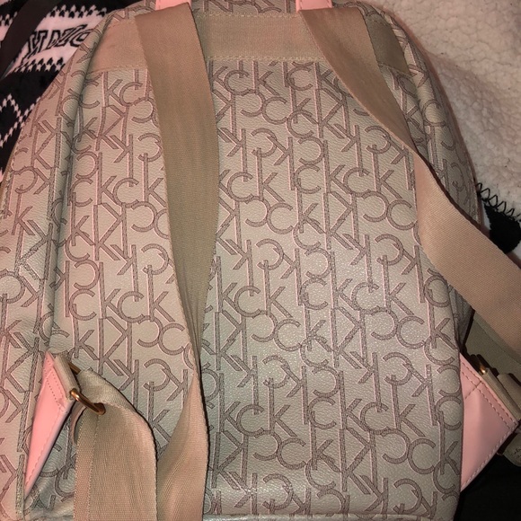 Calvin Klein - Picture 3 of 5